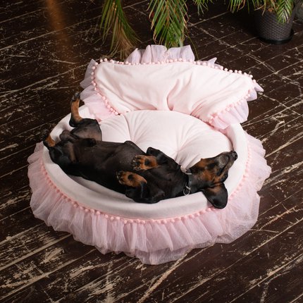 Лежанка Chloe светло-розовая для средних по размеру собак и кошек